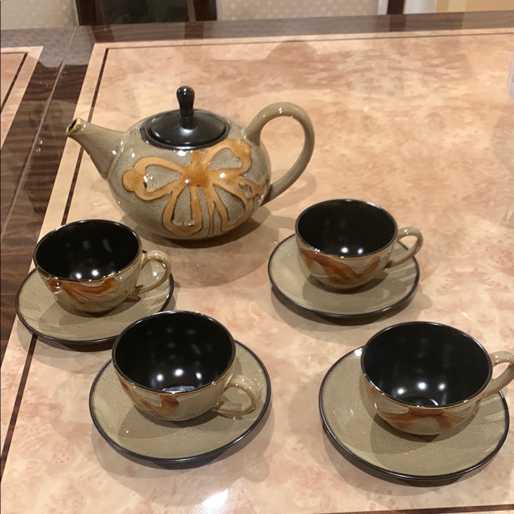 Elegant Tan and Black Tea Set